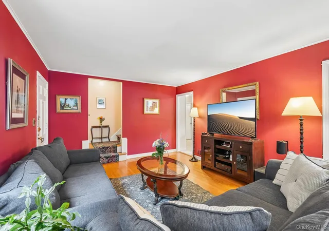 Photo 4 of Single family home for sale at 35 Holbrook Ave, Yonkers, NY 10710 | MLS# 1064378 | Listing updated on 2026-10-20