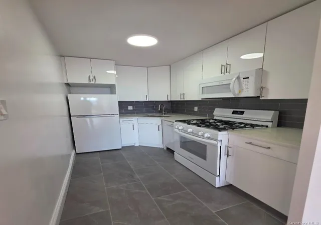 Photo 3 of House for sale at 61-20 Grand Central Pkwy #C807, New York, NY 11375 | MLS# 1064396 | Listing updated on 2026-10-20