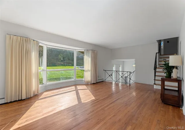Photo 4 of Single family home for sale at 32 Hillview Dr, Mount Pleasant, NY 10570 | MLS# 1064485 | Listing updated on 2026-10-25