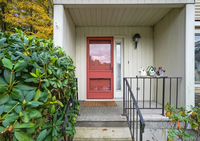 Photo 3 of Single family home for sale at 7 Krystal Dr, Somers, NY 10589 | MLS# 1064497 | Listing updated on 2026-10-25