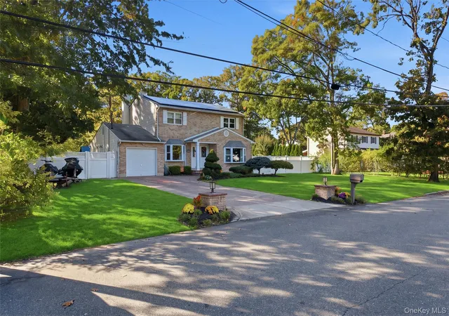 Photo 1 of Single family home for sale at 12 17th Avenue, Islip, NY 11779 | MLS# 1064509 | Listing updated on 2026-10-28