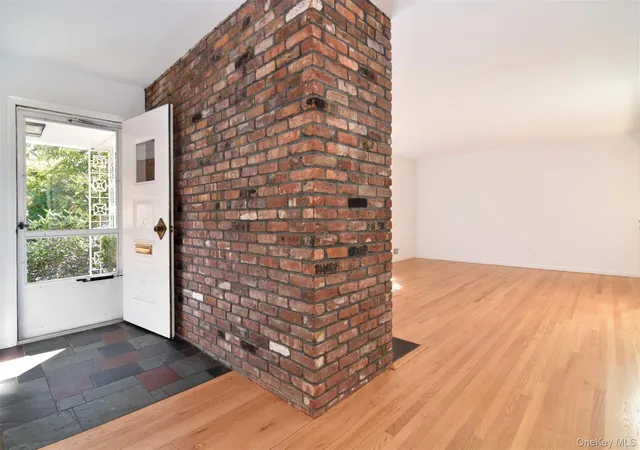 Photo 3 of Single family home for sale at 2 Longview Dr, Scarsdale, NY 10583 | MLS# 1064518 | Listing updated on 2026-10-26