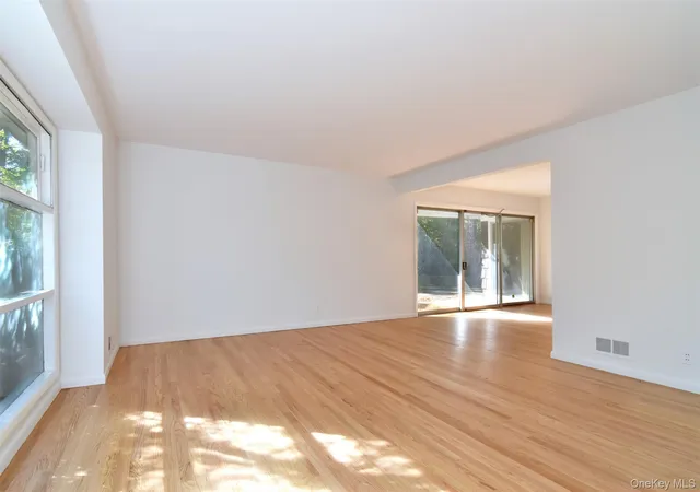 Photo 4 of Single family home for sale at 2 Longview Dr, Scarsdale, NY 10583 | MLS# 1064518 | Listing updated on 2026-10-26