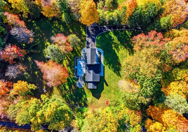 Photo 3 of Single family home for sale at 145 Smith Ridge Rd, Lewisboro, NY 10590 | MLS# 1064566 | Listing updated on 2026-10-28