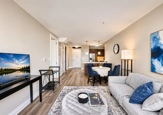 Photo 3 of Condo for sale at 701 Ridge Hl Blvd #10J, Yonkers, NY 10710 | MLS# 1064571 | Listing updated on 2026-10-22