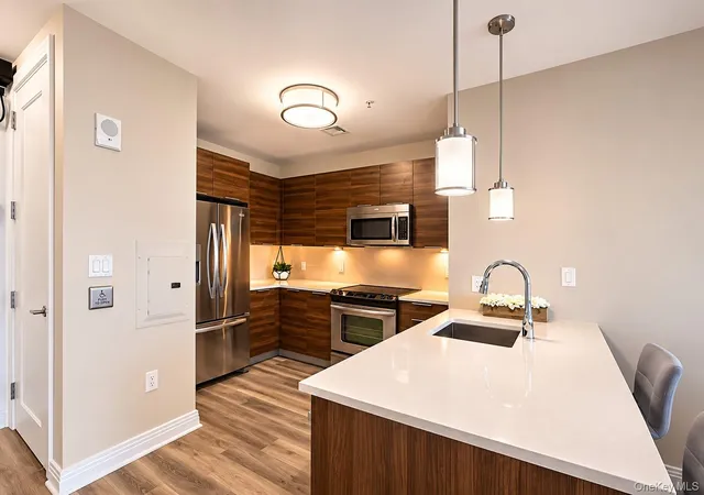Photo 4 of Condo for sale at 701 Ridge Hl Blvd #10J, Yonkers, NY 10710 | MLS# 1064571 | Listing updated on 2026-10-22