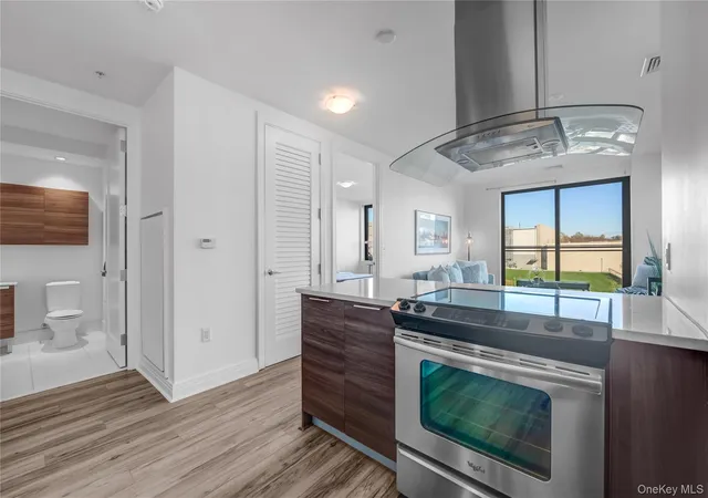Photo 3 of Condo for sale at 701 Ridge Hl Blvd #8M, Yonkers, NY 10710 | MLS# 1064574 | Listing updated on 2026-10-22