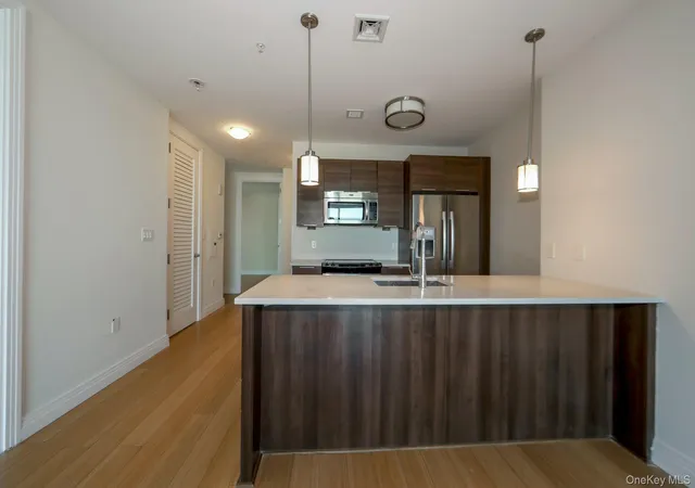 Photo 3 of Condo for sale at 701 Ridge Hl Blvd #9A, Yonkers, NY 10710 | MLS# 1064578 | Listing updated on 2026-10-22