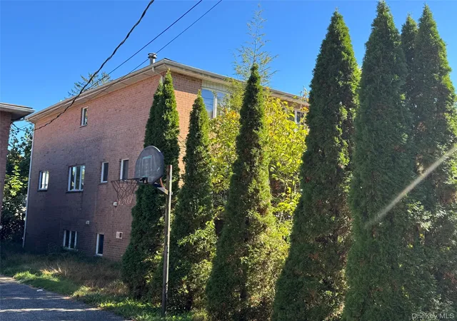 Photo 4 of Single family home for sale at 718 Scarsdale Rd, Yonkers, NY 10707 | MLS# 1064582 | Listing updated on 2026-10-21