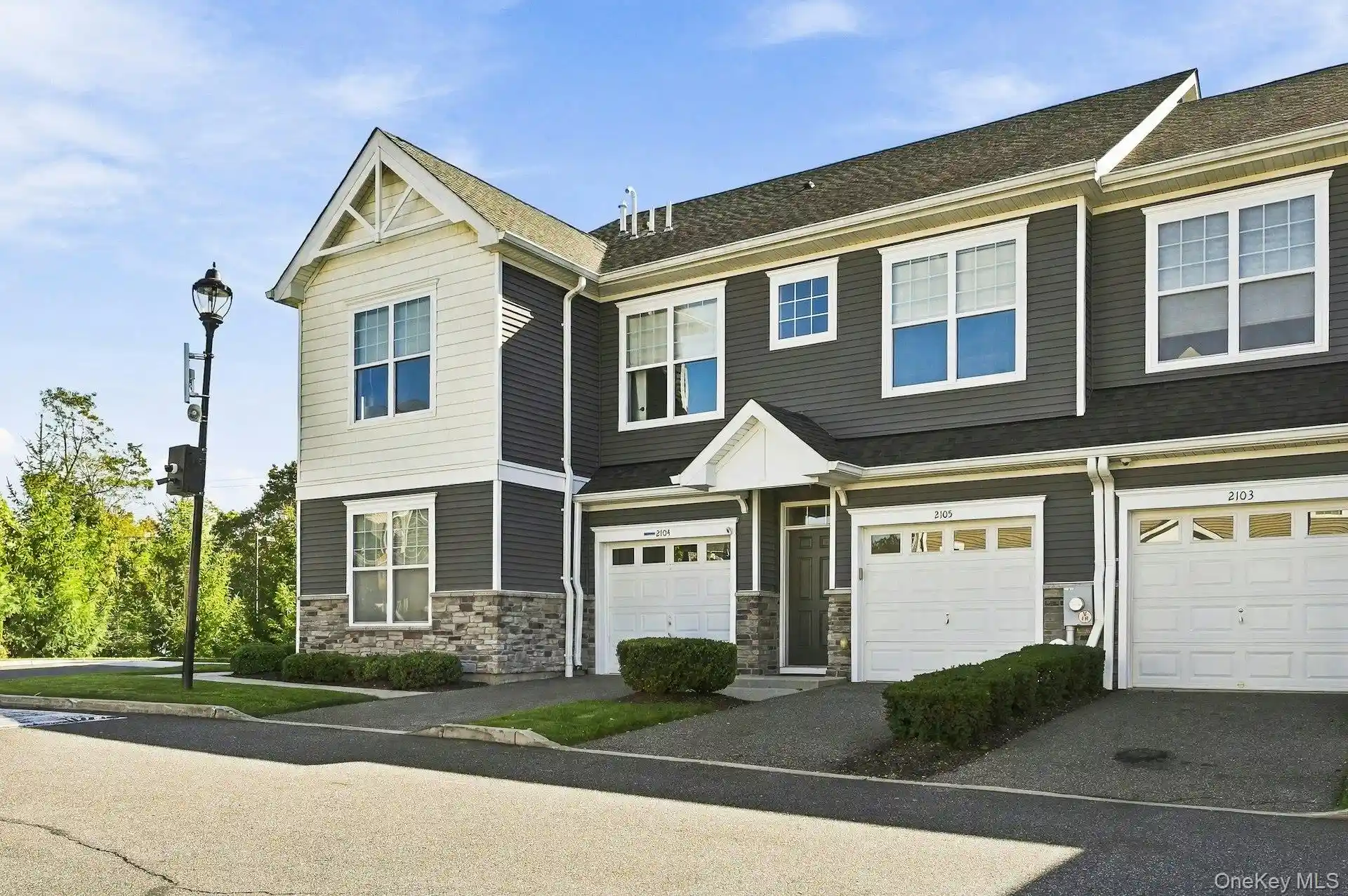Listing Photo 1 - Condo for sale in 2105 Townhome Wy located at 2105 Townhome Wy, Huntington, NY 11746 - Unit 2105 Townhome Way