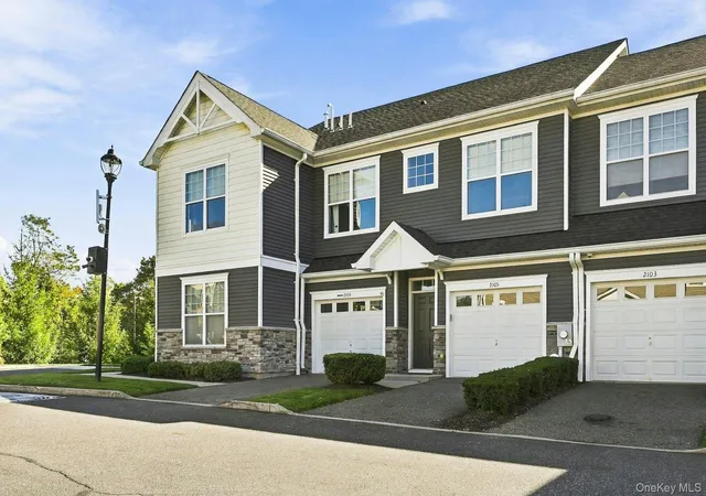 Condo for sale at 2105 Townhome Way, Huntington, NY 11746 | MLS# 1064586