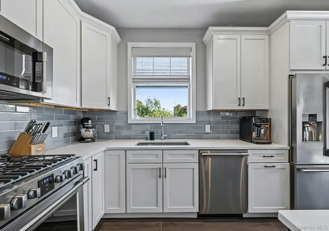 Photo 3 of Condo for sale at 2105 Townhome Way, Huntington Station, NY 11746 | MLS# 1064586 | Listing updated on 2026-10-22
