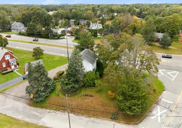 Photo 4 of Single family home for sale at 645 Hamilton Ave, Southold, NY 11952 | MLS# 1064589 | Listing updated on 2026-10-21