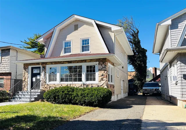Single family home for sale at 9934 Bellaire Pl, New York, NY 11429 | MLS# 1064603