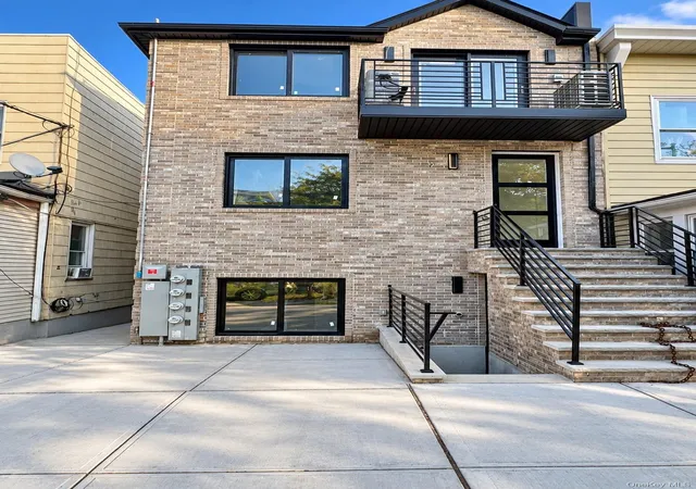 Photo 2 of Manufactured home for sale at 39 43 57th Street, New York, NY 11377 | MLS# 1064631 | Listing updated on 2026-10-28