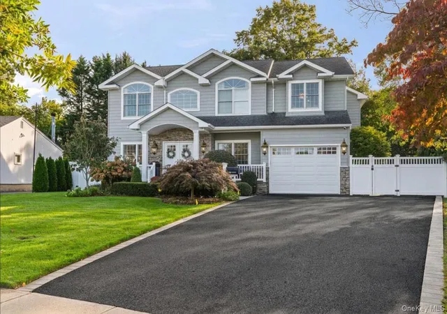 Single family home for sale at 6 Perry Ct, Oyster Bay, NY 11791 | MLS# 1064650
