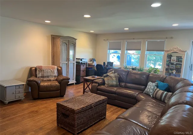 Photo 4 of Single family home for sale at 22 Emerson Ave, Babylon, NY 11703 | MLS# 1064661 | Listing updated on 2026-10-25