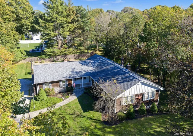 Photo 1 of Single family home for sale at 9 Great Oak Rd, Smithtown, NY 11780 | MLS# 1064677 | Listing updated on 2026-10-28