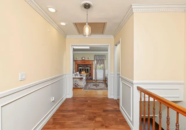Photo 3 of Single family home for sale at 9 Great Oak Rd, Smithtown, NY 11780 | MLS# 1064677 | Listing updated on 2026-10-28