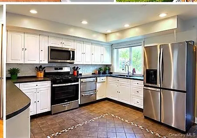Photo 3 of Single family home for sale at 1928 Hutchinson River Pkwy E, New York, NY 10461 | MLS# 1064690 | Listing updated on 2026-10-29