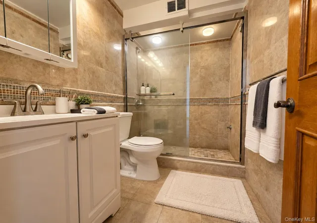 Photo 3 of Condo for sale at 15038 Union Turnpike #8J, New York, NY 11367 | MLS# 1064703 | Listing updated on 2026-10-21