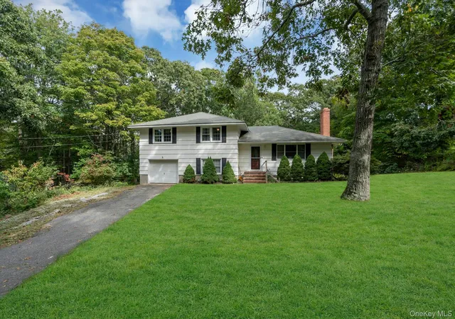 Photo 1 of Single family home for sale at 185 Holden Ave, Southold, NY 11935 | MLS# 1064704 | Listing updated on 2026-10-30