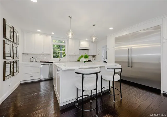 Photo 1 of Single family home for sale at 7 Polly Dr, Huntington, NY 11743 | MLS# 1064724 | Listing updated on 2026-10-27