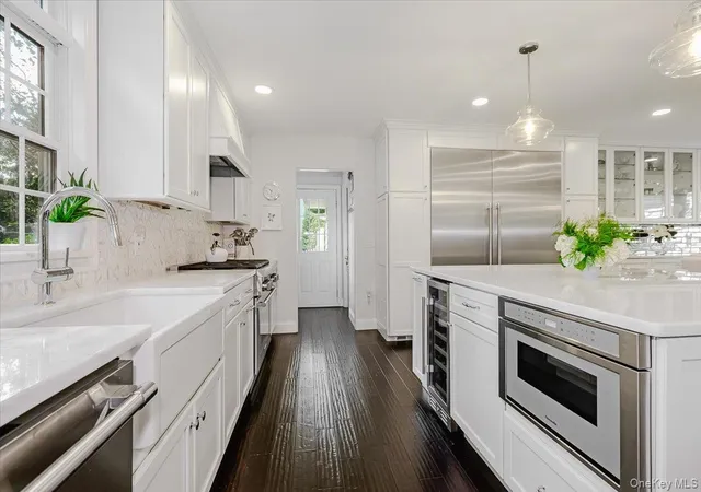 Photo 2 of Single family home for sale at 7 Polly Dr, Huntington, NY 11743 | MLS# 1064724 | Listing updated on 2026-10-27