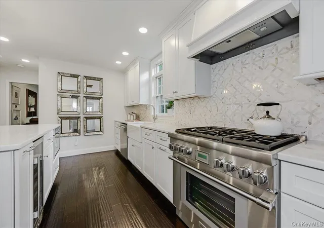 Photo 3 of Single family home for sale at 7 Polly Dr, Huntington, NY 11743 | MLS# 1064724 | Listing updated on 2026-10-27