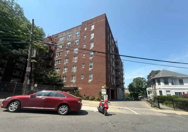 Photo 3 of Condo for sale at 101 Highland Ave #5L, Yonkers, NY 10705 | MLS# 1064736 | Listing updated on 2026-10-21