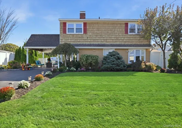 Photo 1 of Single family home for sale at 5 Thistle Ln, Hempstead, NY 11793 | MLS# 1064737 | Listing updated on 2026-10-29