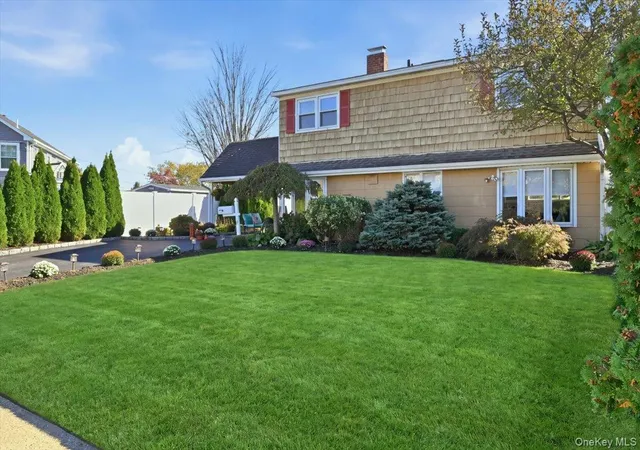 Photo 2 of Single family home for sale at 5 Thistle Ln, Hempstead, NY 11793 | MLS# 1064737 | Listing updated on 2026-10-29