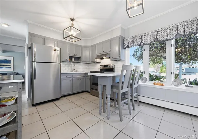 Photo 4 of Single family home for sale at 5 Thistle Ln, Hempstead, NY 11793 | MLS# 1064737 | Listing updated on 2026-10-29