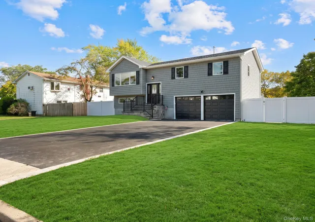 Photo 2 of Single family home for sale at 124 Ithaca St, Islip, NY 11706 | MLS# 1064788 | Listing updated on 2026-10-26