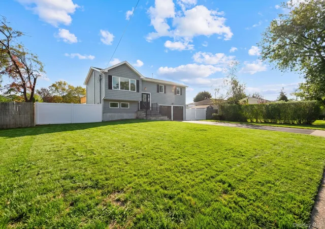 Photo 1 of Single family home for sale at 124 Ithaca St, Islip, NY 11706 | MLS# 1064788 | Listing updated on 2026-10-26