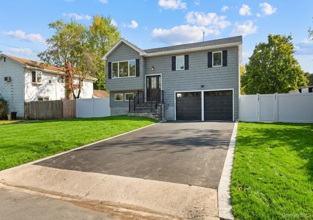 Photo 3 of Single family home for sale at 124 Ithaca St, Islip, NY 11706 | MLS# 1064788 | Listing updated on 2026-10-26