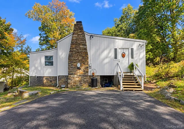 Photo 1 of Single family home for sale at 55 Overlook Rd N, North Castle, NY 10603 | MLS# 1064800 | Listing updated on 2026-10-21