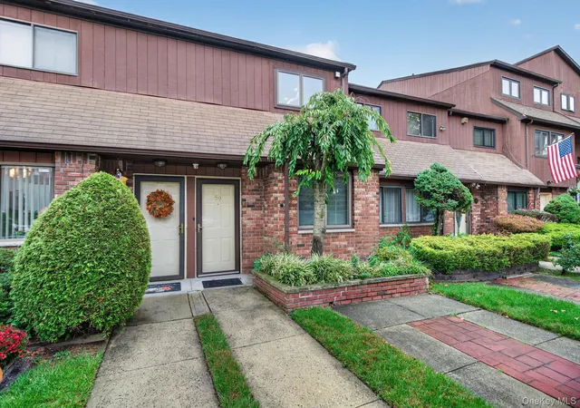 Photo 3 of Condo for sale at 59 Stonegate Dr, New York, NY 10304 | MLS# 1064811 | Listing updated on 2026-10-21