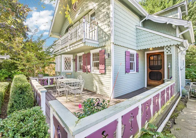 Photo 3 of Single family home for sale at 976 Singleton Ave, Hempstead, NY 11598 | MLS# 1064814 | Listing updated on 2026-10-25