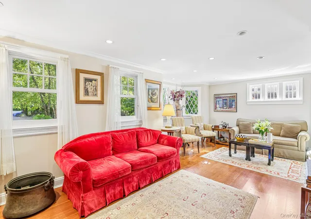 Photo 4 of Single family home for sale at 976 Singleton Ave, Hempstead, NY 11598 | MLS# 1064814 | Listing updated on 2026-10-25