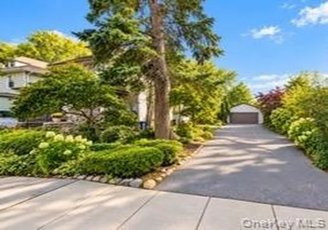 Photo 3 of Single family home for sale at 29 Overhill Pl, Yonkers, NY 10704 | MLS# 1064815 | Listing updated on 2026-10-27