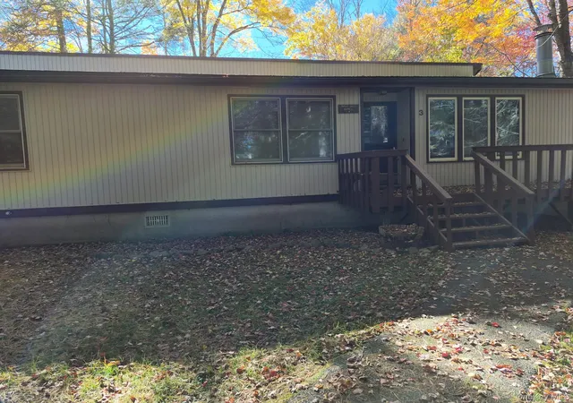 Photo 2 of Single family home for sale at 3 Edinburgh Ln, Thompson, NY 12701 | MLS# 1064862 | Listing updated on 2026-10-23