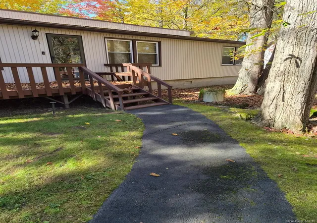 Photo 3 of Single family home for sale at 3 Edinburgh Ln, Thompson, NY 12701 | MLS# 1064862 | Listing updated on 2026-10-23
