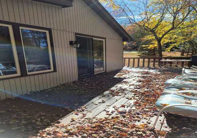 Photo 3 of Single family home for sale at 3 Edinburgh Ln, Thompson, NY 12701 | MLS# 1064862 | Listing updated on 2026-10-23