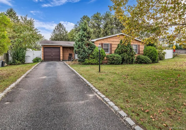 Photo 1 of Single family home for sale at 100 Ridgewood Ave, Brookhaven, NY 11742 | MLS# 1064873 | Listing updated on 2026-10-25