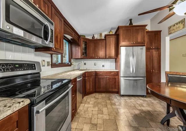 Photo 3 of Single family home for sale at 100 Ridgewood Ave, Brookhaven, NY 11742 | MLS# 1064873 | Listing updated on 2026-10-25