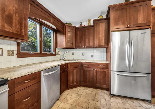 Photo 4 of Single family home for sale at 100 Ridgewood Ave, Brookhaven, NY 11742 | MLS# 1064873 | Listing updated on 2026-10-25