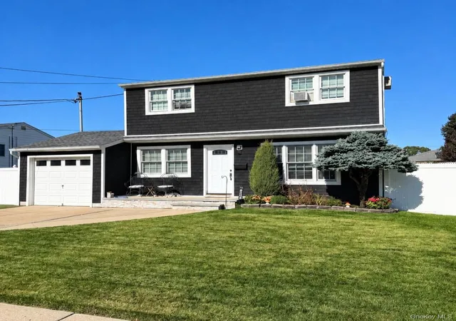 Photo 1 of Single family home for sale at 267 N Michigan Ave, Oyster Bay, NY 11758 | MLS# 1064879 | Listing updated on 2026-10-27