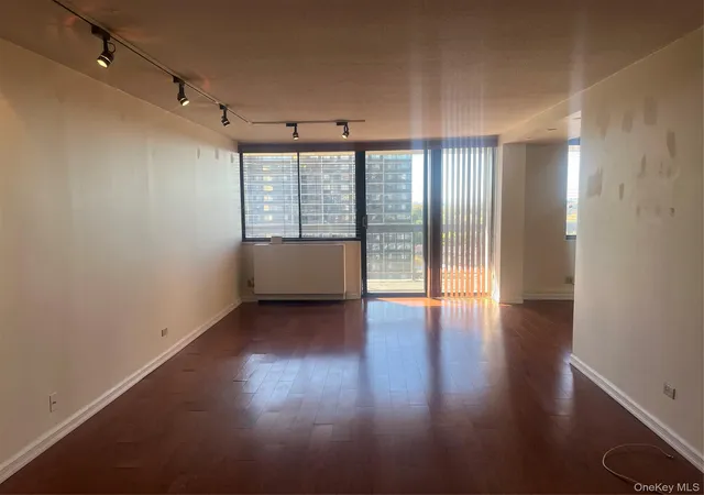 Photo 3 of Condo for sale at 2 Bay Clb Dr #16U, New York, NY 11360 | MLS# 1064883 | Listing updated on 2026-10-21