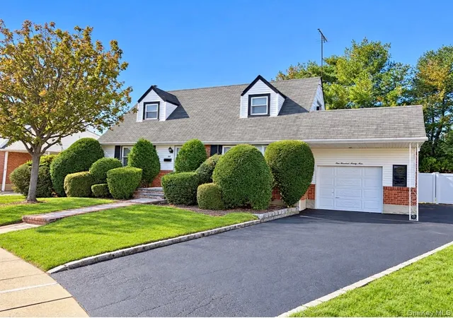 Photo 1 of Single family home for sale at 199 Ronni Dr, Hempstead, NY 11554 | MLS# 1064886 | Listing updated on 2026-10-27